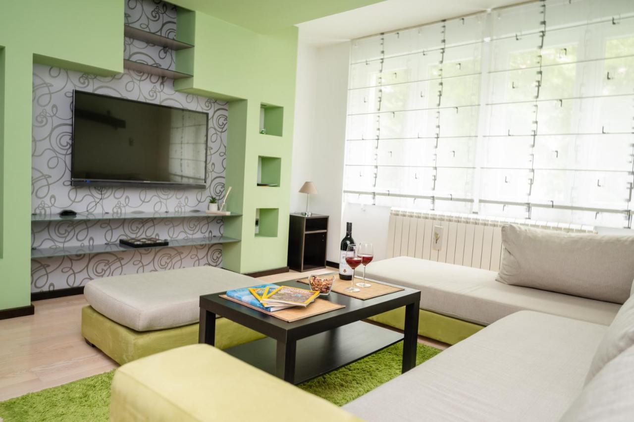 Bright 1Bdr Apartment In The City Center Сараево Екстериор снимка