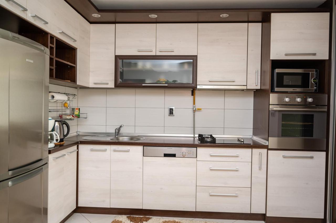 Bright 1Bdr Apartment In The City Center Сараево Екстериор снимка