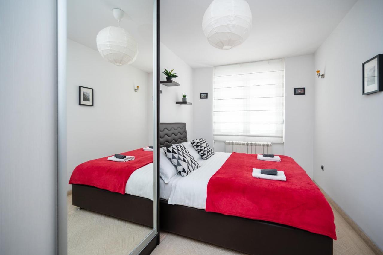 Bright 1Bdr Apartment In The City Center Сараево Екстериор снимка