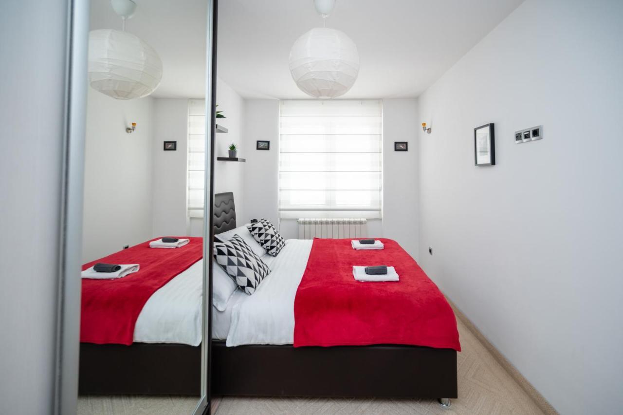 Bright 1Bdr Apartment In The City Center Сараево Екстериор снимка