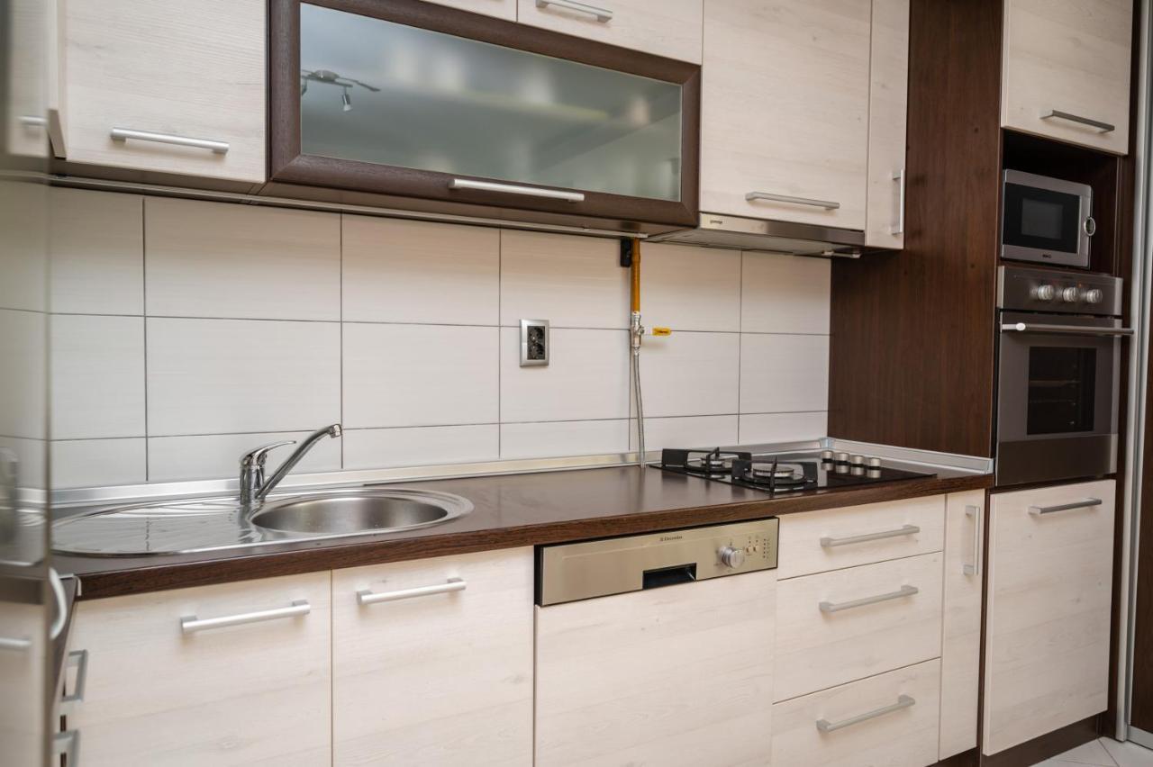 Bright 1Bdr Apartment In The City Center Сараево Екстериор снимка